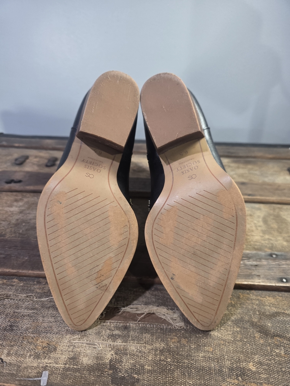 Oasis Society Audrie Star Studded Western Side Zip Vegan Leather Booties. 6.5 - Picture 3 of 12